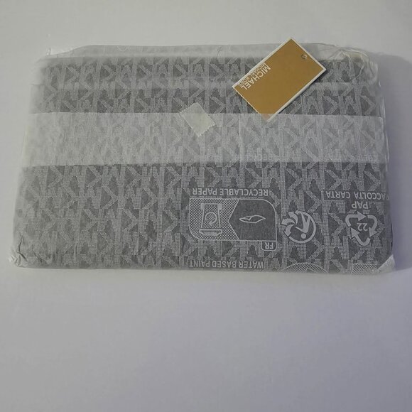 Michael Kors Womens Jet Set Charm Md Tz Wristlet - Picture 10 of 11